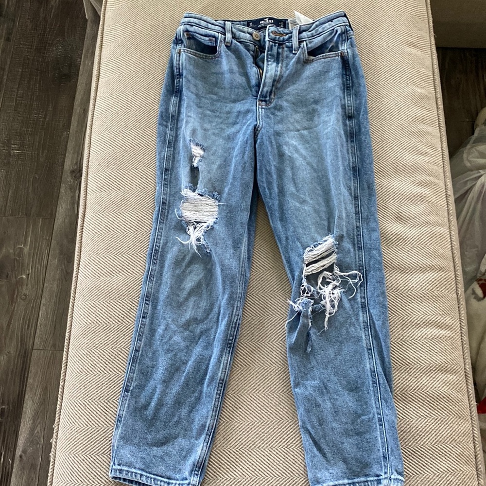 Hollister High-Rise mom jeans. Size 1S/W25/L25 GUC